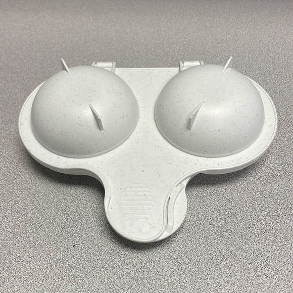Microwave Egg Cooker by Nordic Ware. Fits two eggs - Picture 3 of 4